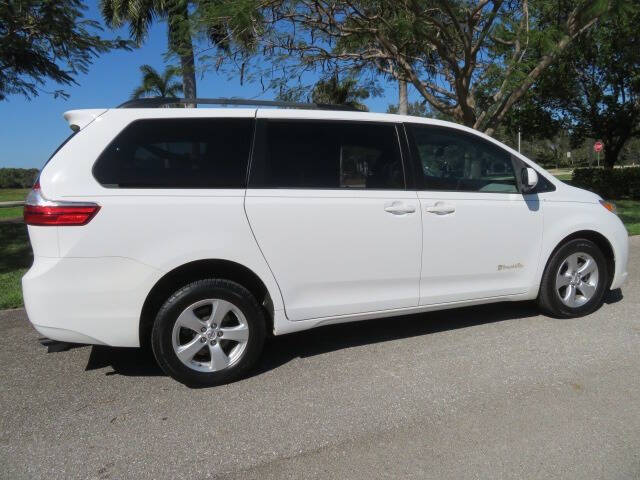 2016 Toyota Sienna LE Mobility 7-Passenger