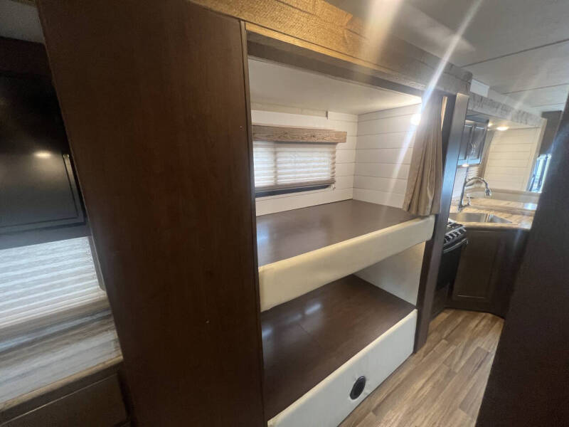 2017 Thor Motor Coach ACE BUNK HOUSE