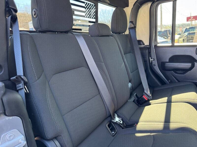 2022 Jeep Gladiator Sport