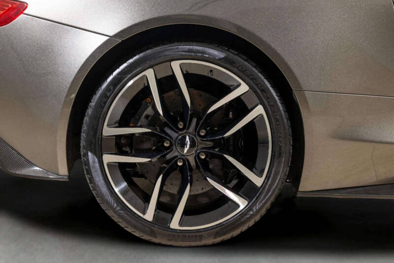 2016 Aston Martin Vanquish Volante