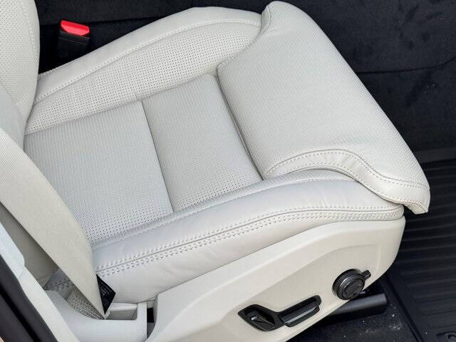 2026 Volvo XC60 T8 Ultra