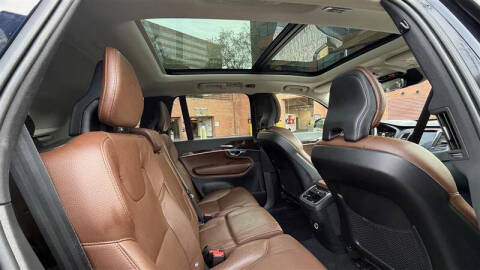2019 Volvo XC90 T6 Momentum