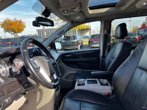 2012 Chrysler Town and Country Touring-L