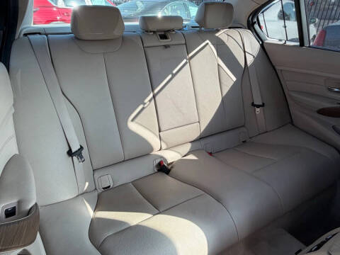 2012 BMW 3 Series 328i