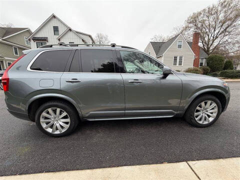 2016 Volvo XC90 T6 Momentum