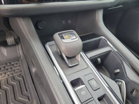 2024 Nissan Pathfinder SV