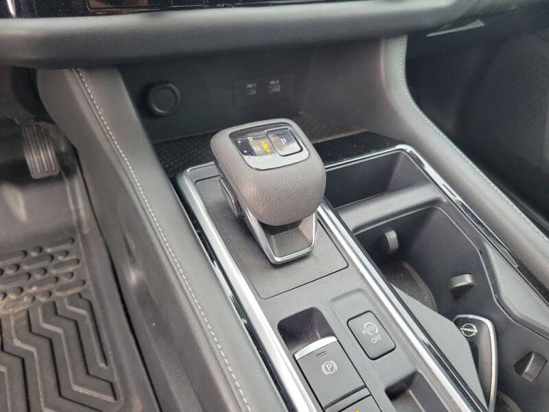 2024 Nissan Pathfinder SV