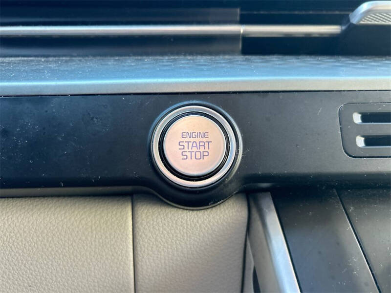 2023 Kia Carnival LX