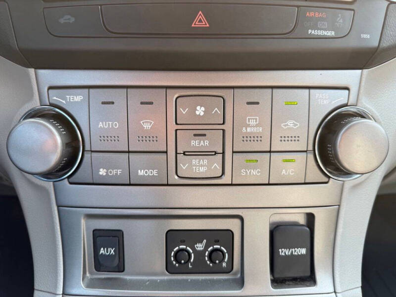2010 Toyota Highlander SE
