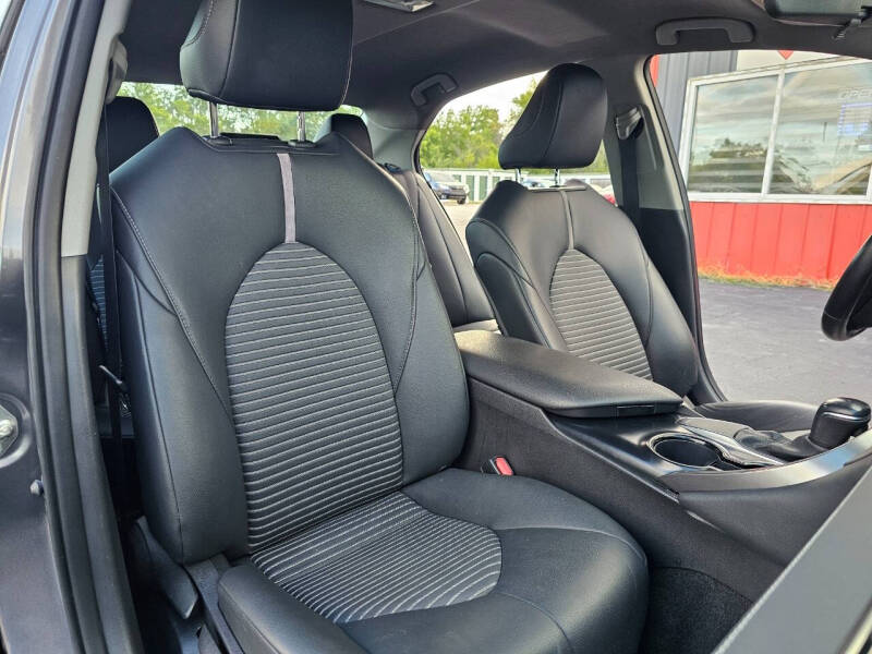 2020 Toyota Camry SE