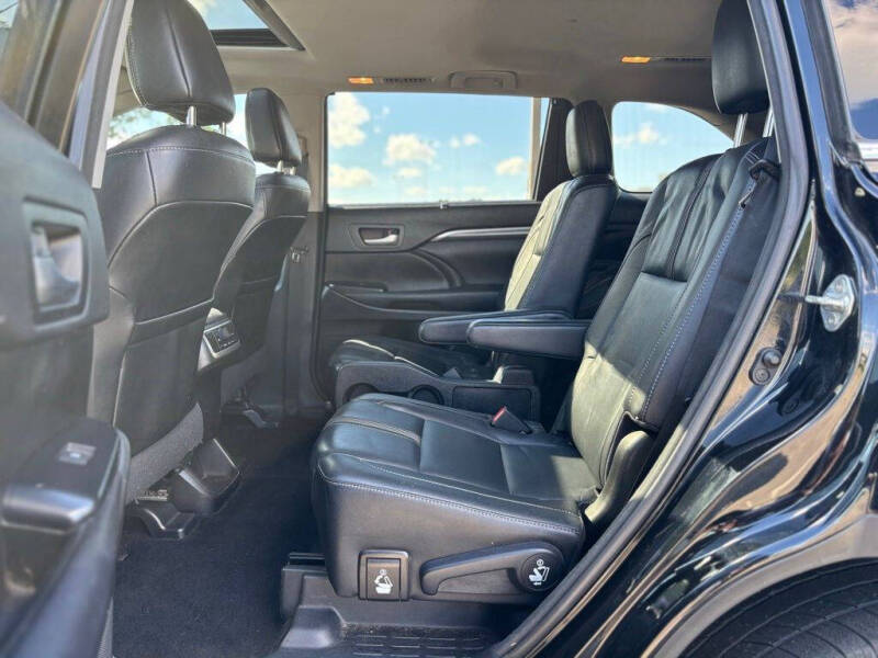 2017 Toyota Highlander SE