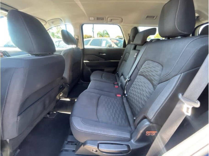 2022 Nissan Pathfinder SV