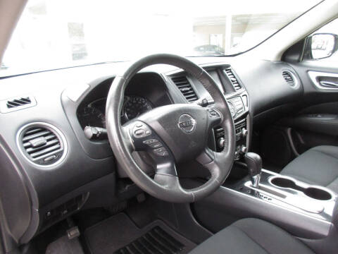 2017 Nissan Pathfinder SV