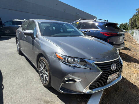 2016 Lexus ES 300h