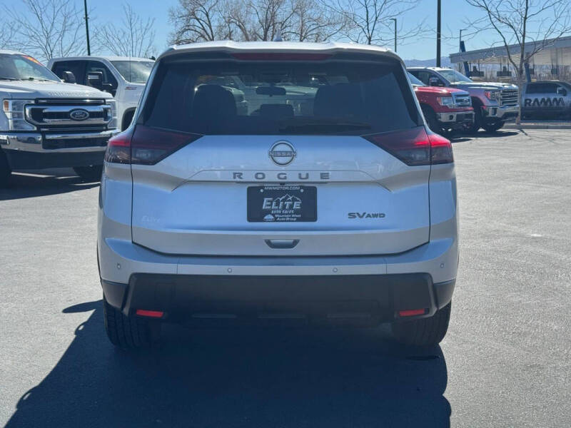 2024 Nissan Rogue SV