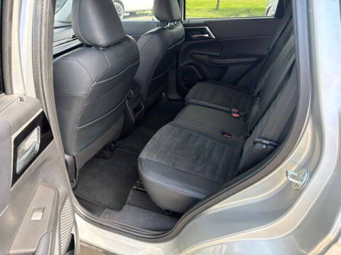 2023 Mitsubishi Outlander SE