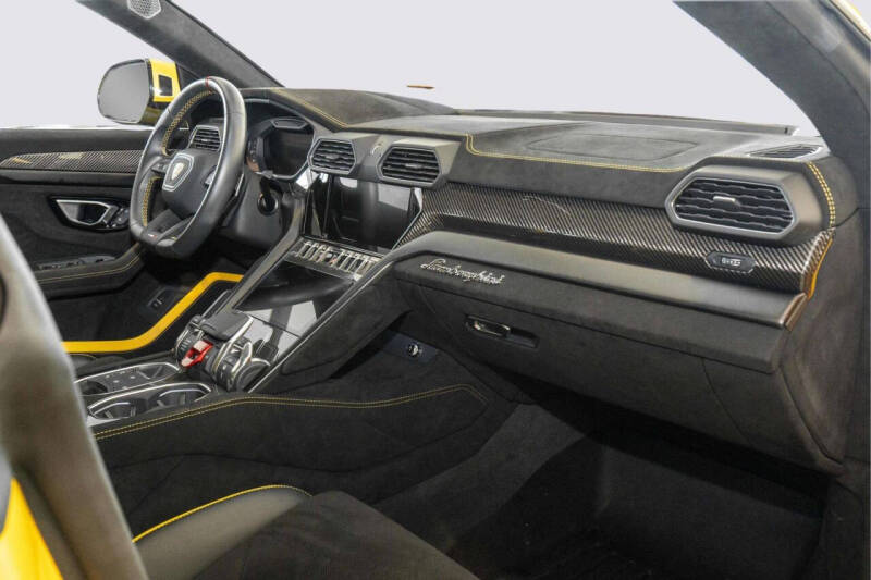 2024 Lamborghini Urus Performante