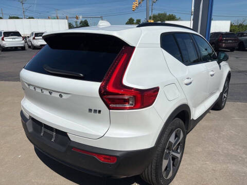 2026 Volvo XC40 B5 Plus