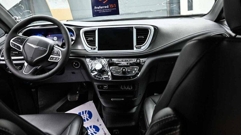 2025 Chrysler Pacifica Select