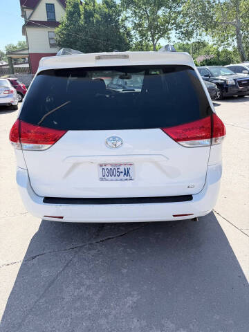 2014 Toyota Sienna LE 8-Passenger