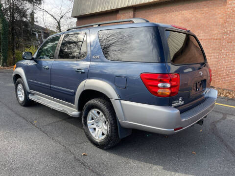 2004 Toyota Sequoia SR5