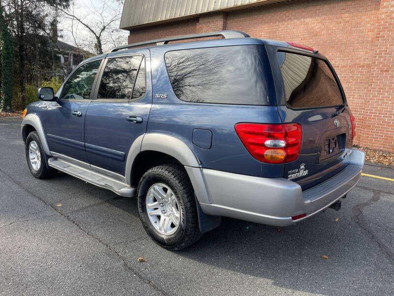 2004 Toyota Sequoia SR5