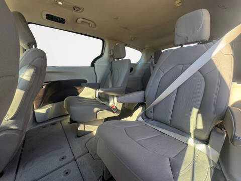 2021 Chrysler Voyager LX