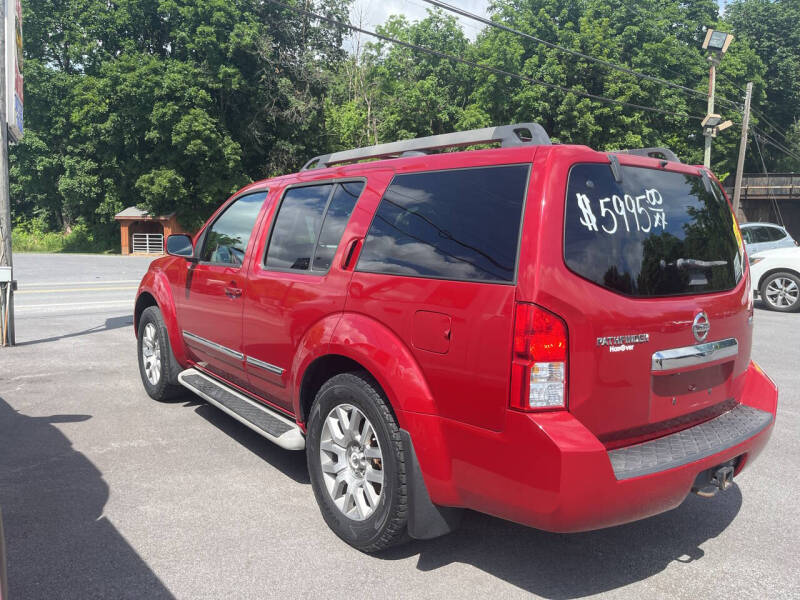 2011 Nissan Pathfinder LE