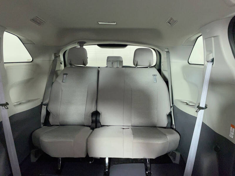 2023 Toyota Sienna LE 8-Passenger