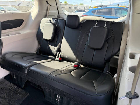 2017 Chrysler Pacifica Touring-L