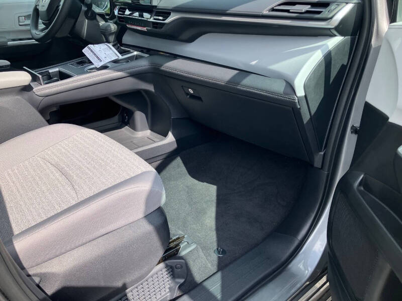 2026 Toyota Sienna LE 8-Passenger