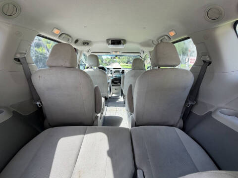 2011 Toyota Sienna Base 7-Passenger