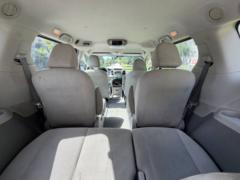 2011 Toyota Sienna Base 7-Passenger
