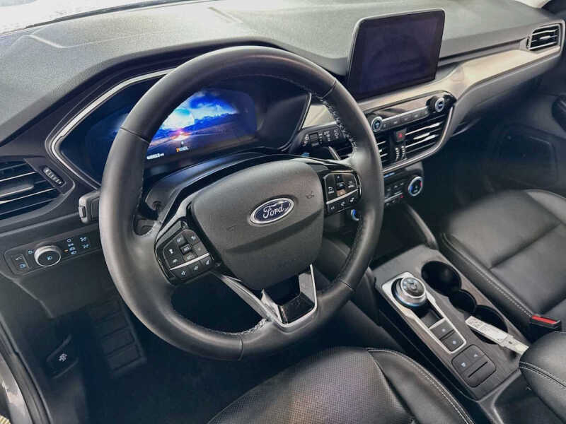 2022 Ford Escape Hybrid Titanium