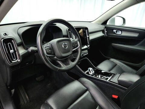 2024 Volvo XC40 B5 Plus Bright Theme