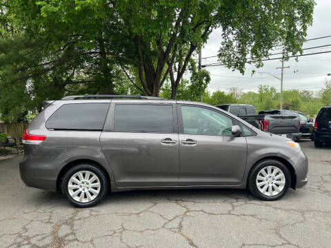 2012 Toyota Sienna LE 7-Passenger