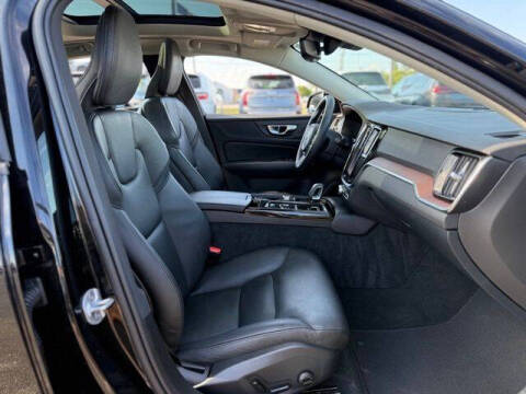 2023 Volvo S60 Recharge T8 Plus Dark Theme