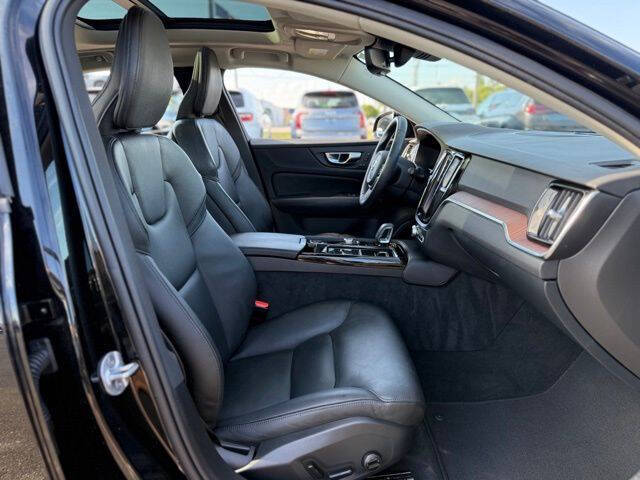 2023 Volvo S60 Recharge T8 Plus Dark Theme