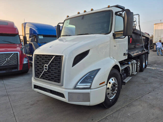 2022 Volvo VNR for sale at KING TRUCK TRAILER SALES in Bakersfield, CA