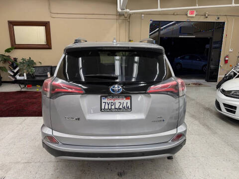 2017 Toyota RAV4 Hybrid SE