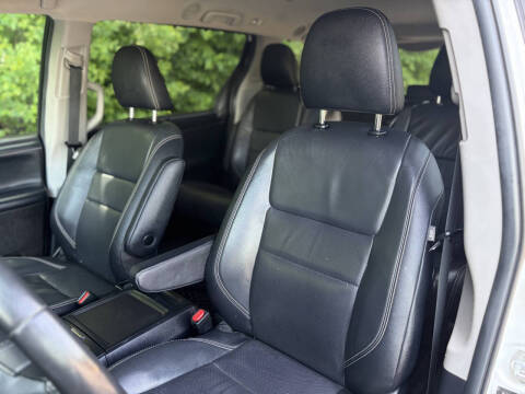 2017 Toyota Sienna SE 8-Passenger