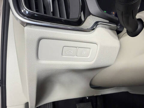 2023 Volvo S60 Recharge T8 Plus Dark Theme