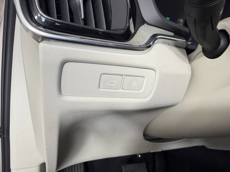 2023 Volvo S60 Recharge T8 Plus Dark Theme