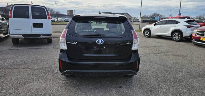 2015 Toyota Prius v Three