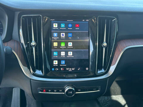 2024 Volvo S60 B5 Plus Dark Theme