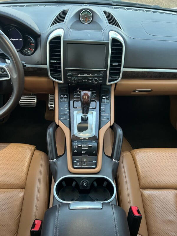 2016 Porsche Cayenne GTS