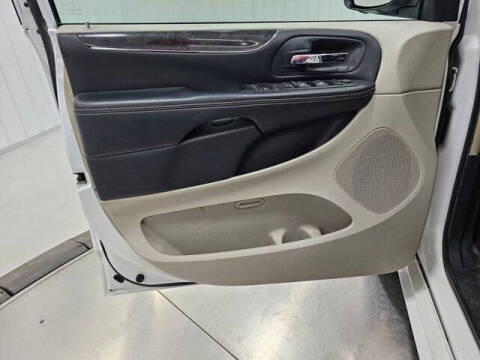 2016 Chrysler Town and Country Touring