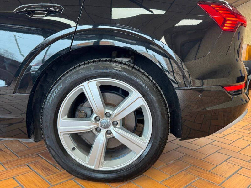 2019 Audi e-tron quattro Prestige