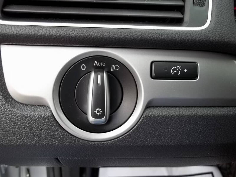 2014 Volkswagen Passat 1.8T S PZEV