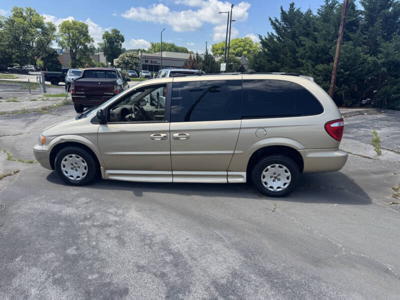 2001 Chrysler Town and Country LX